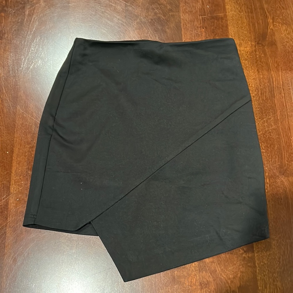 Tobi Black Asymmetrical Skirt Size M